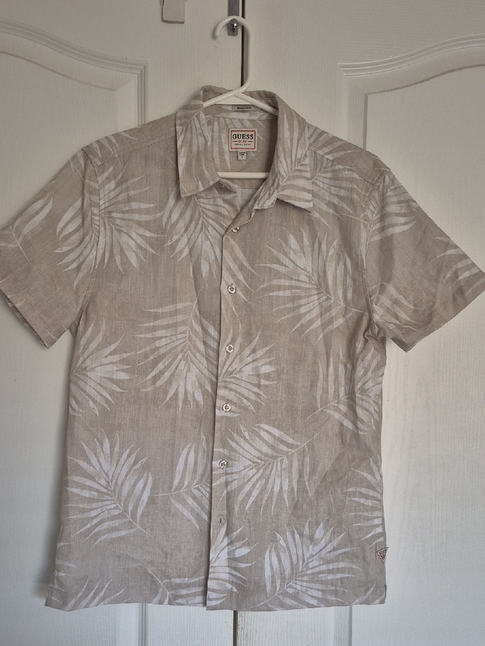 GUESS Beige Short-Sleeve Palm Print Button-Up Shirt